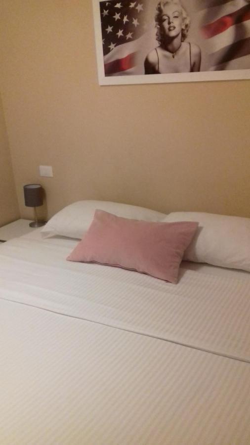 Paradise Inn Ліворно Екстер'єр фото