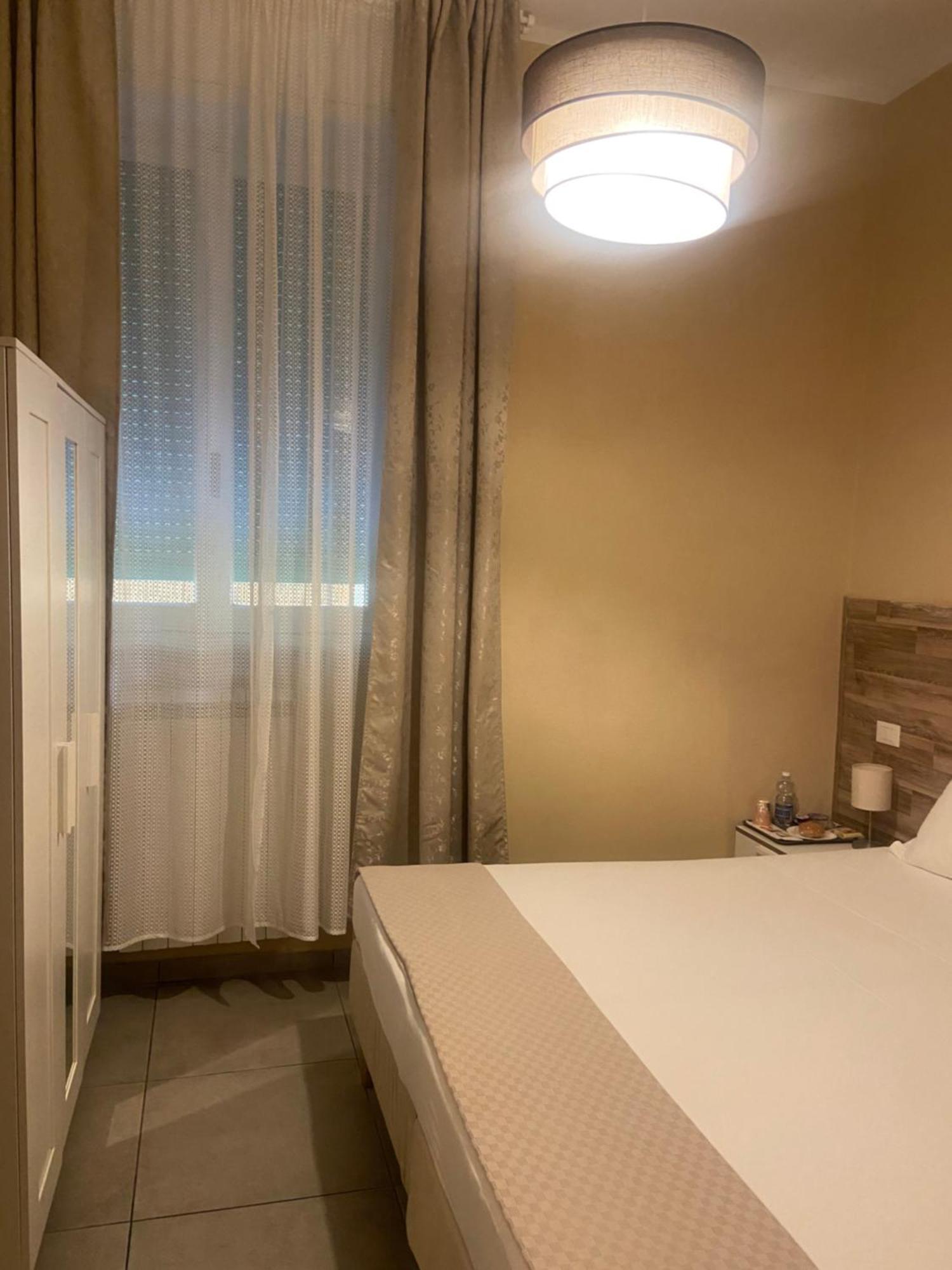 Paradise Inn Ліворно Екстер'єр фото