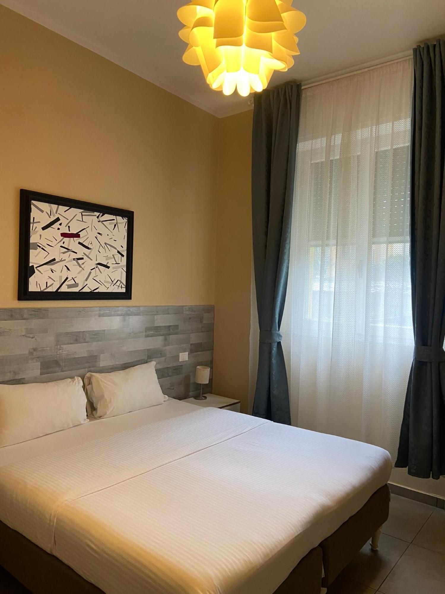 Paradise Inn Ліворно Екстер'єр фото