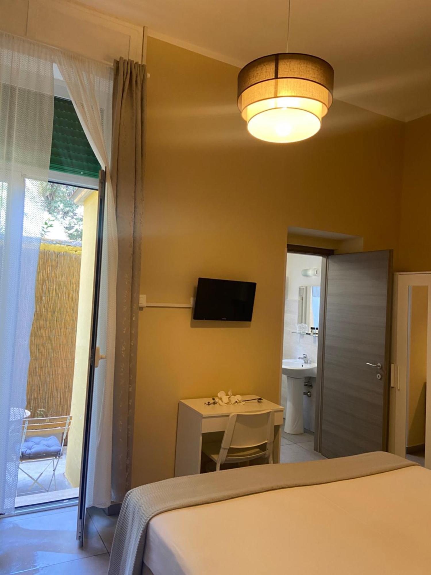 Paradise Inn Ліворно Екстер'єр фото