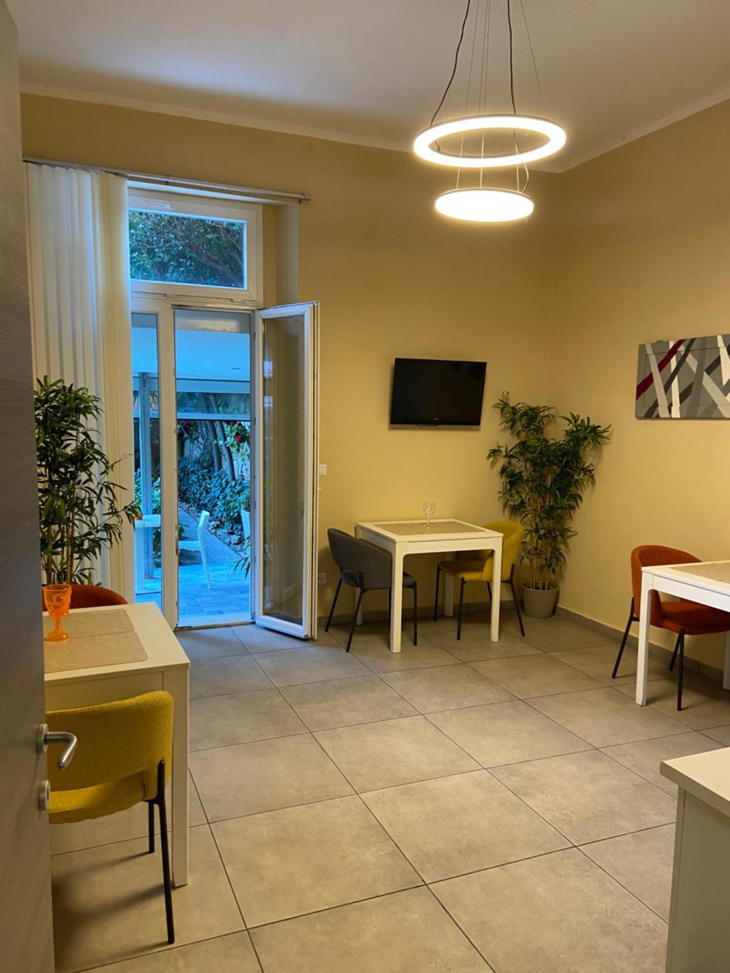Paradise Inn Ліворно Екстер'єр фото
