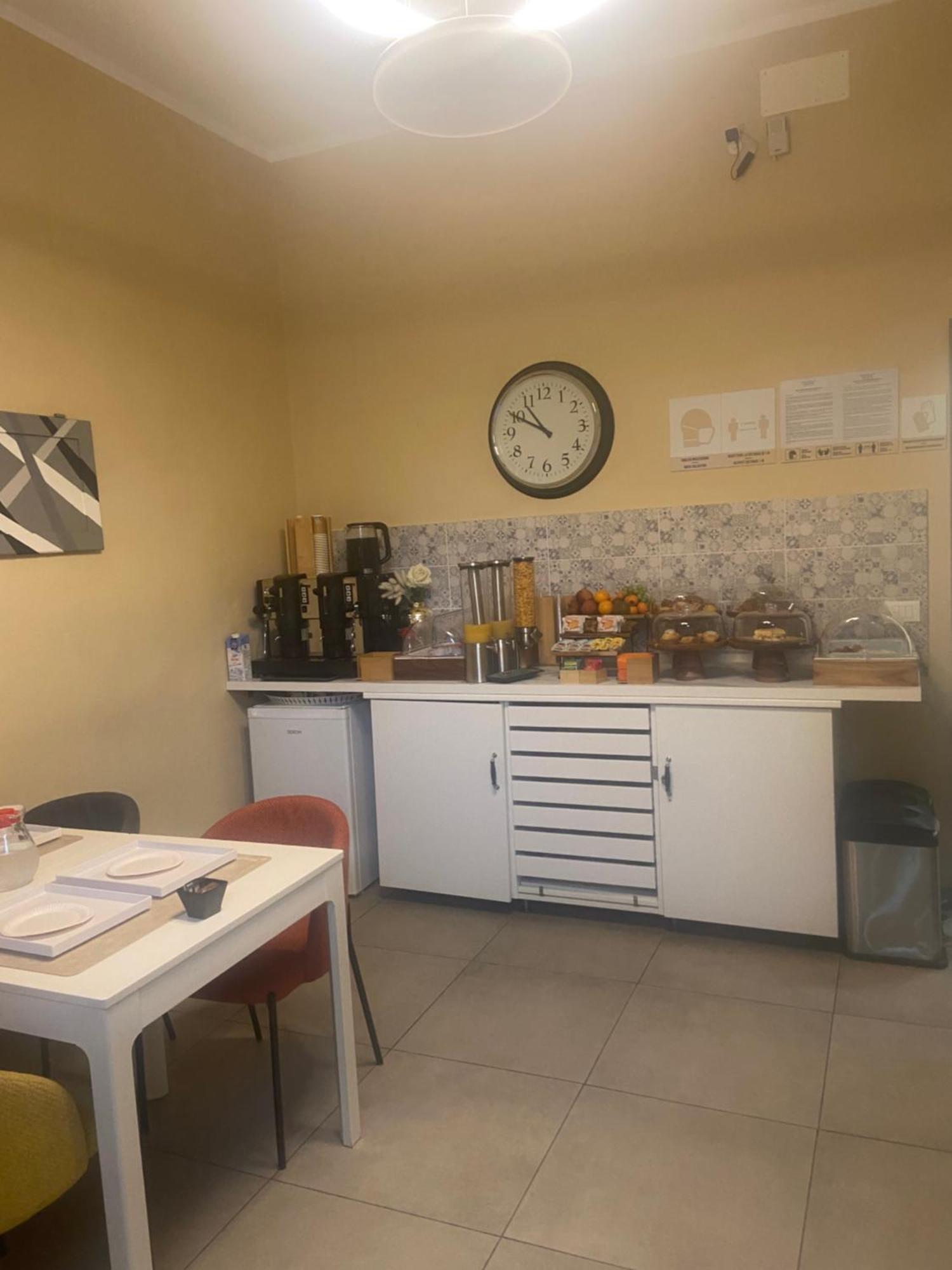 Paradise Inn Ліворно Екстер'єр фото