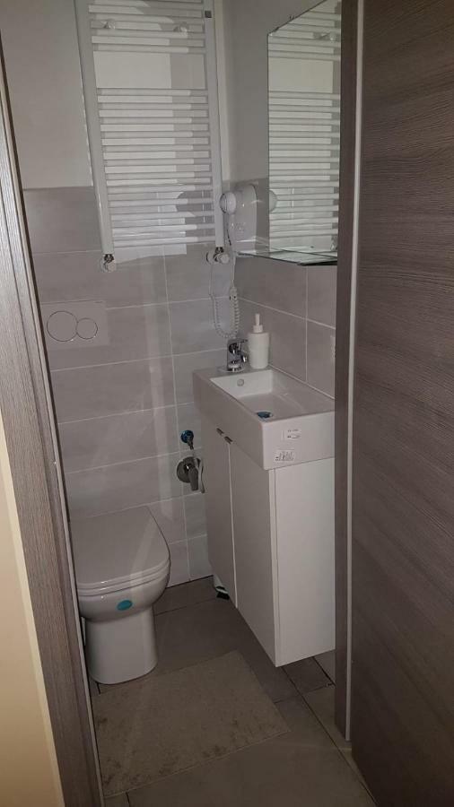 Paradise Inn Ліворно Екстер'єр фото