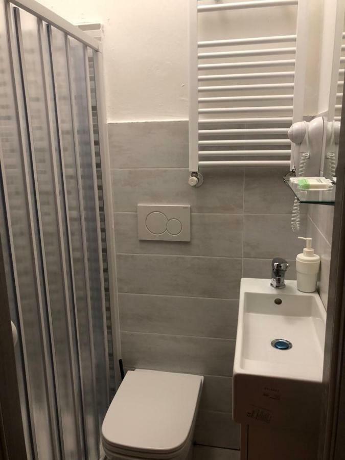 Paradise Inn Ліворно Екстер'єр фото
